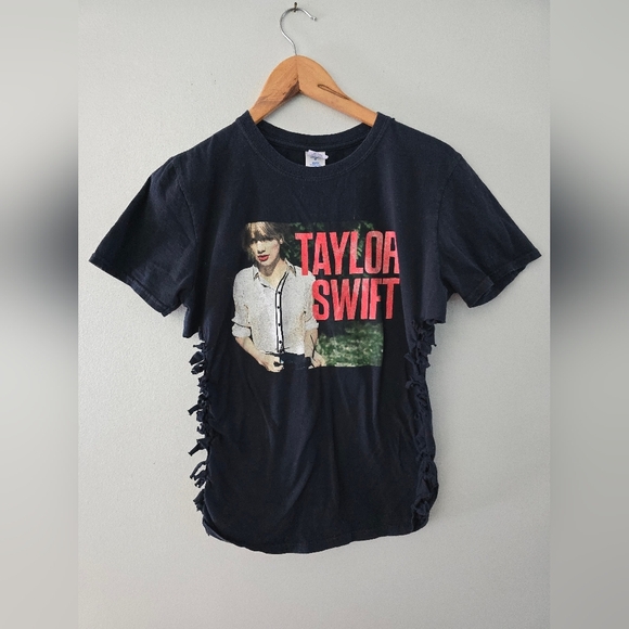 Vintage 2012 Taylor Swift Red Album Music Black Medium T-Shirt Thrashed - Picture 1 of 13
